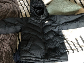 Nike Toppatakki, Vaatteet ja kengät, Seinäjoki, Tori.fi Nike Toppatakki, Vaatteet ja kengät, Seinäjoki, Tori.fi