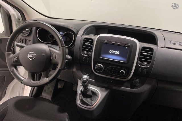 Nissan NV300 7