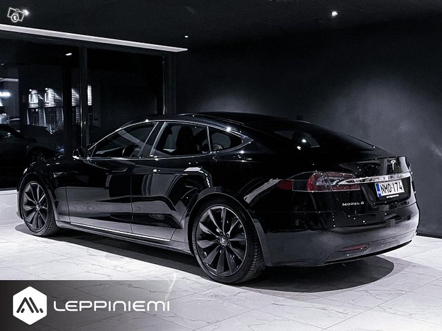 Tesla Model S 13