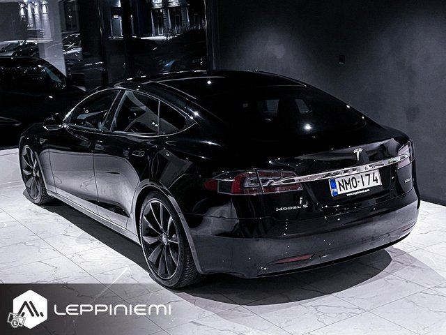 Tesla Model S 14