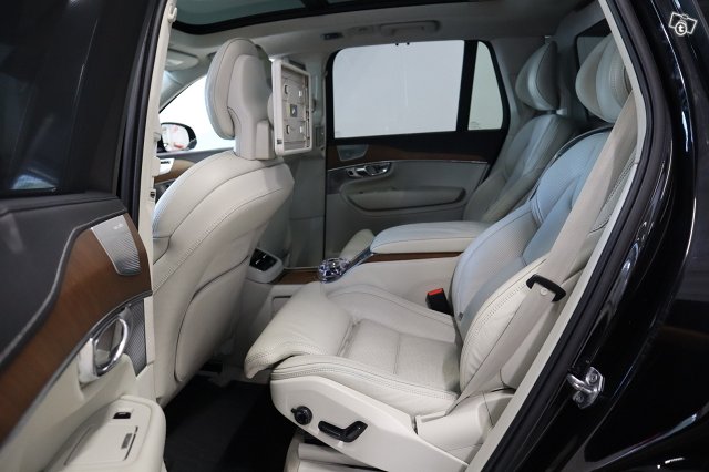 Volvo XC90 10