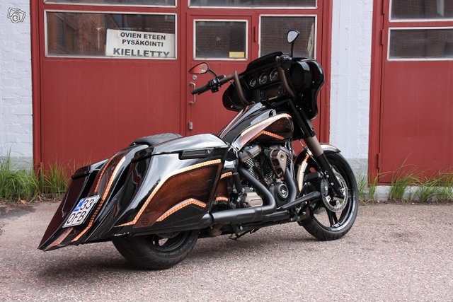 Harley-Davidson Touring FLHXS Street Glide Special 6