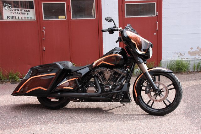 Harley-Davidson Touring FLHXS Street Glide Special 3
