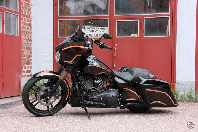 Harley-Davidson Touring FLHXS Street Glide Special 8