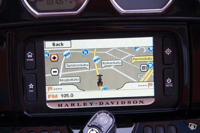 Harley-Davidson Touring FLHXS Street Glide Special 21