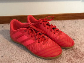 Adidas Nemeziz futsal-/sisäpelikengät koko 33, Jalkapallo, Urheilu ja ulkoilu, Helsinki, Tori.fi Adidas Nemeziz futsal-/sisäpelikengät koko 33, Jalkapallo, Urheilu ja ulkoilu, Helsinki, Tori.fi