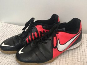Nike futsal-/sisäpelikengät koko 37,5, Jalkapallo, Urheilu ja ulkoilu, Helsinki, Tori.fi Nike futsal-/sisäpelikengät koko 37,5, Jalkapallo, Urheilu ja ulkoilu, Helsinki, Tori.fi