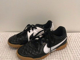 Nike Tiempo futsal-/sisäpelikengät koko 31, Jalkapallo, Urheilu ja ulkoilu, Helsinki, Tori.fi Nike Tiempo futsal-/sisäpelikengät koko 31, Jalkapallo, Urheilu ja ulkoilu, Helsinki, Tori.fi
