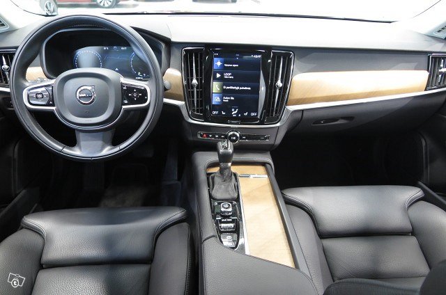 VOLVO S90 19