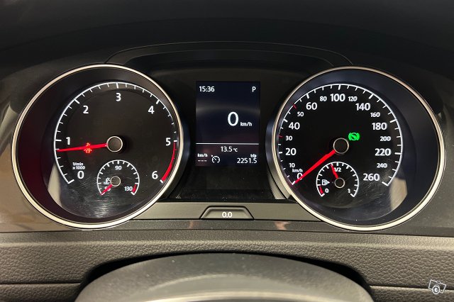 Volkswagen Golf 12
