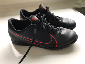 Nike futsal kengät, koko 40,5, Jalkapallo, Urheilu ja ulkoilu, Oulu, Tori.fi Nike futsal kengät, koko 40,5, Jalkapallo, Urheilu ja ulkoilu, Oulu, Tori.fi