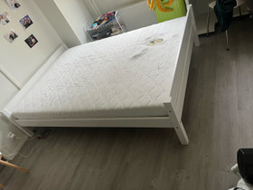 140x200 cm sänky + patja, Sängyt ja makuuhuone, Sisustus ja huonekalut, Oulu, Tori.fi