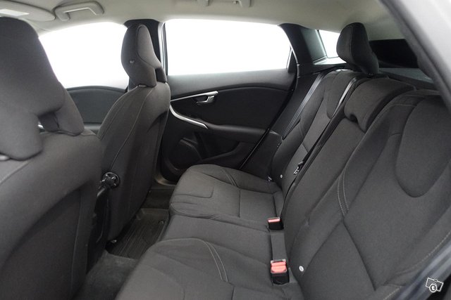 Volvo V40 12