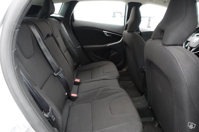 Volvo V40 13