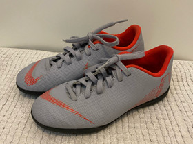 Nike Mercurial koko 32 futsal-/sisäpelikengät, Jalkapallo, Urheilu ja ulkoilu, Helsinki, Tori.fi Nike Mercurial koko 32 futsal-/sisäpelikengät, Jalkapallo, Urheilu ja ulkoilu, Helsinki, Tori.fi