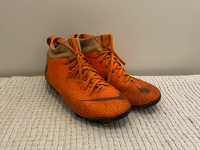 Nike Mercurial koko 33,5 nappikset, Jalkapallo, Urheilu ja ulkoilu, Helsinki, Tori.fi Nike Mercurial koko 33,5 nappikset, Jalkapallo, Urheilu ja ulkoilu, Helsinki, Tori.fi