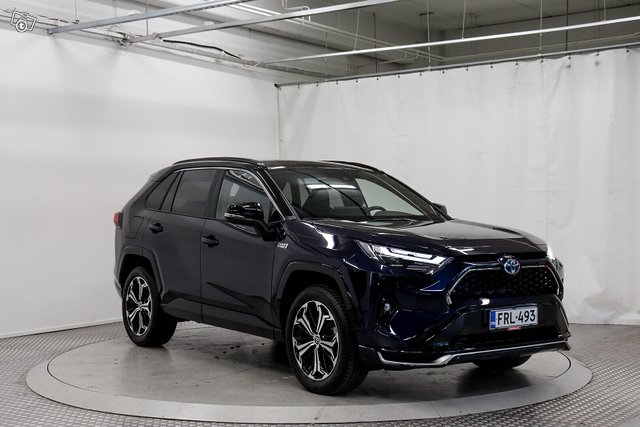 TOYOTA RAV4 PLUG-IN 3