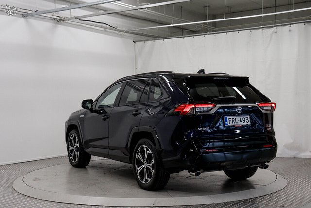 TOYOTA RAV4 PLUG-IN 7