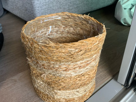 Punottu kukkaruukku, Ruukut, kivet ja koristeet, Piha ja puutarha, Joensuu, Tori.fi Punottu kukkaruukku, Ruukut, kivet ja koristeet, Piha ja puutarha, Joensuu, Tori.fi