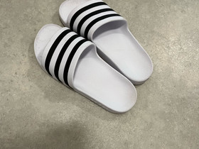 Adidas sandaalit, Vaatteet ja kengät, Veteli, Tori.fi Adidas sandaalit, Vaatteet ja kengät, Veteli, Tori.fi