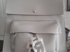 Zara, siro selkäreppu. Harmaa., Laukut ja hatut, Asusteet ja kellot, Tampere, Tori.fi Zara, siro selkäreppu. Harmaa., Laukut ja hatut, Asusteet ja kellot, Tampere, Tori.fi