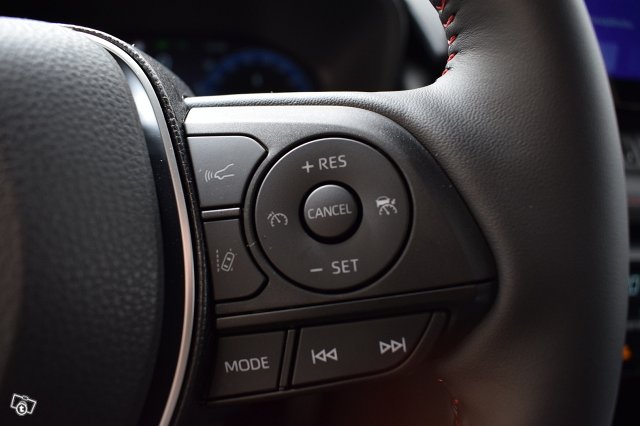 Toyota RAV4 Plug-in 16