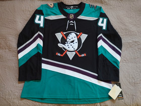 Aito, nimmaroitu Anaheim Ducks pelipaita Fowler #4, Jääkiekko ja luistelu, Urheilu ja ulkoilu, Savonlinna, Tori.fi Aito, nimmaroitu Anaheim Ducks pelipaita Fowler #4, Jääkiekko ja luistelu, Urheilu ja ulkoilu, Savonlinna, Tori.fi
