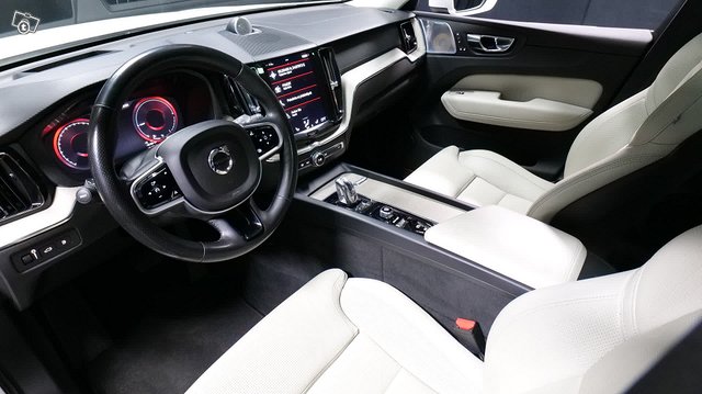 Volvo XC60 11