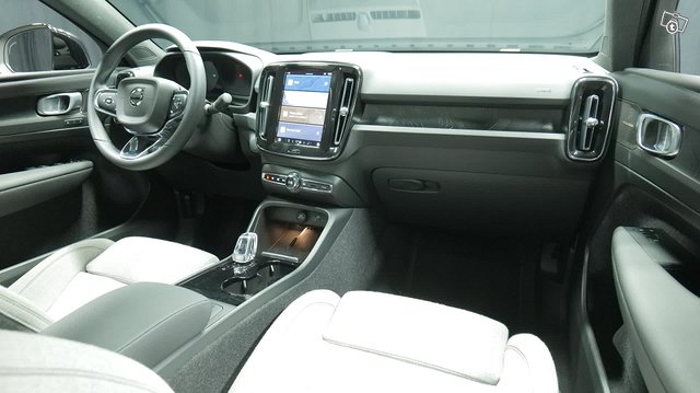 Volvo C40 16