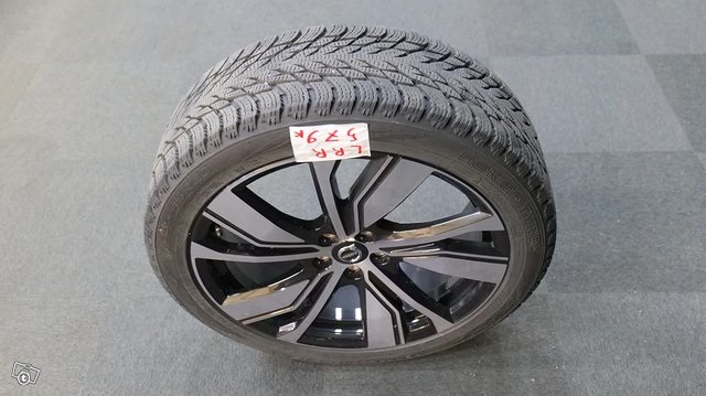 Volvo C40 17