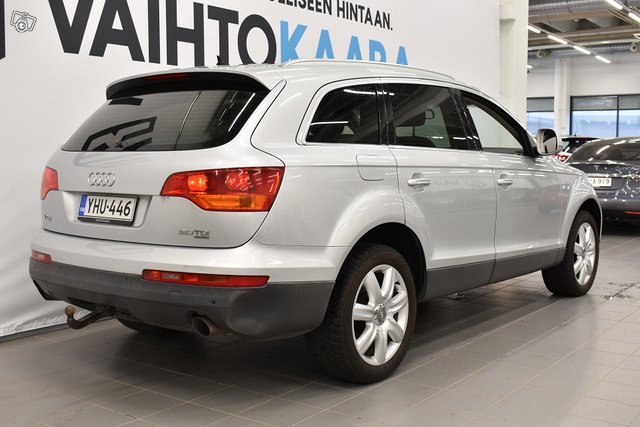 Audi Q7 6