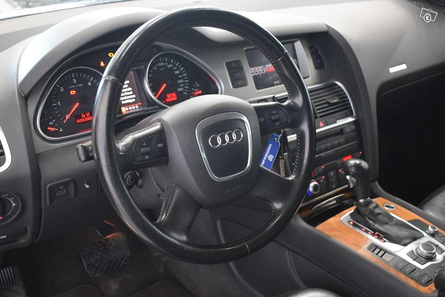 Audi Q7 10