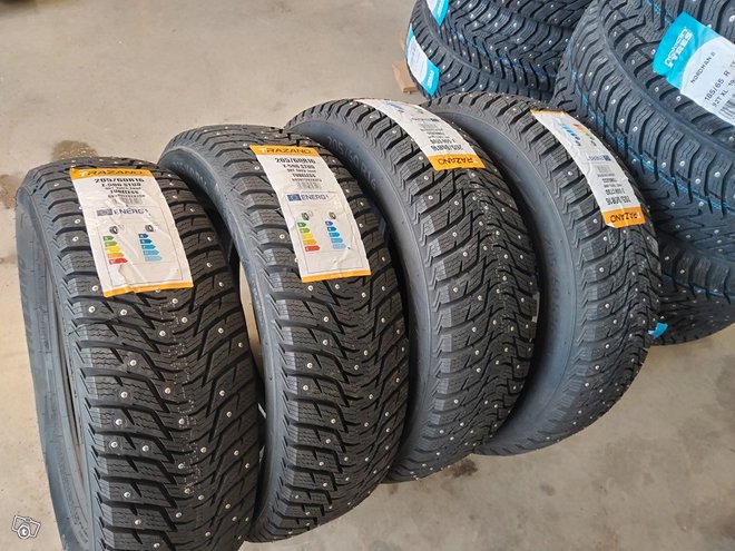 Sarja uusia 205/60r16" Trazano nastarenkaita