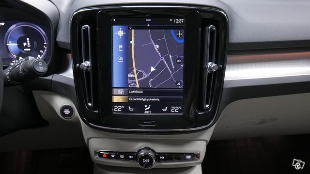 Volvo XC40 8