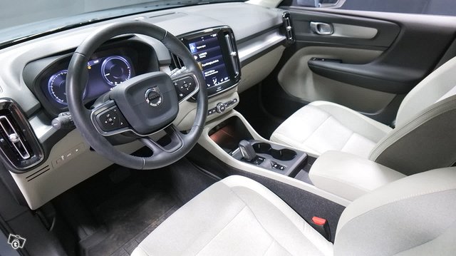 Volvo XC40 10