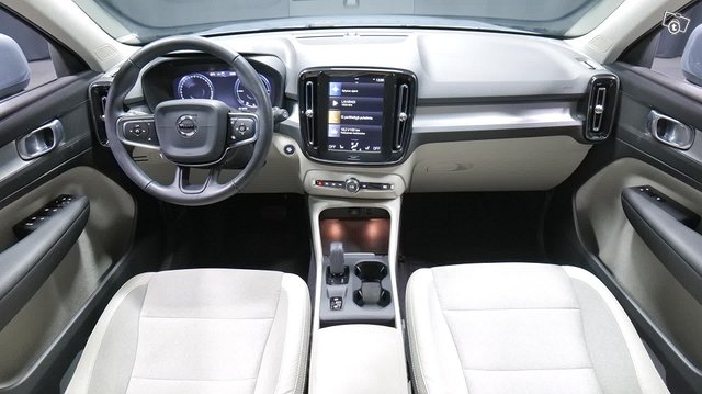 Volvo XC40 11