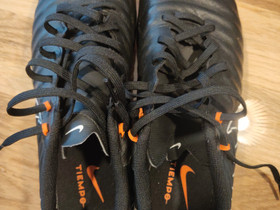 Nike Tiempo-nappikset, Jalkapallo, Urheilu ja ulkoilu, Salo, Tori.fi Nike Tiempo-nappikset, Jalkapallo, Urheilu ja ulkoilu, Salo, Tori.fi
