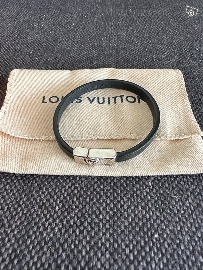 Louis Vuitton rannekoru, Kellot