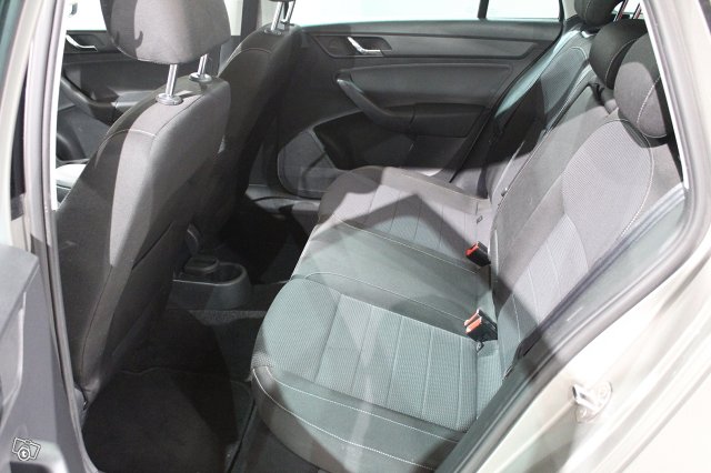 Skoda Rapid 11