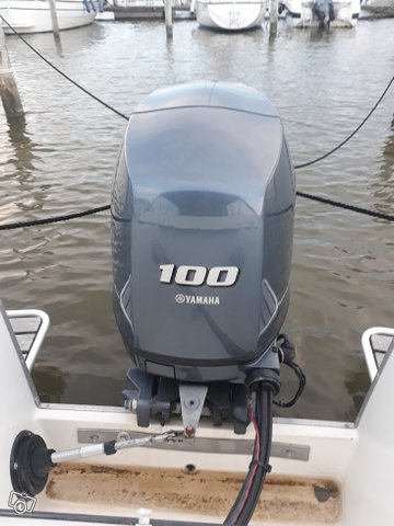 Yamaha F100DETL -12, kuva 1