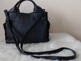 Clarks nahkalaukku, Laukut ja hatut, Asusteet ja kellot, Seinäjoki, Tori.fi Clarks nahkalaukku, Laukut ja hatut, Asusteet ja kellot, Seinäjoki, Tori.fi