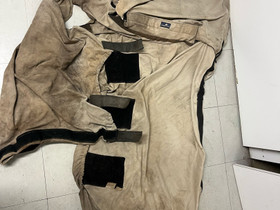 Snuggy hoods, lisäsuojien kiinnitykset valmiina, Satulat ja varusteet, Hevoset ja hevosurheilu, Espoo, Tori.fi Snuggy hoods, lisäsuojien kiinnitykset valmiina, Satulat ja varusteet, Hevoset ja hevosurheilu, Espoo, Tori.fi