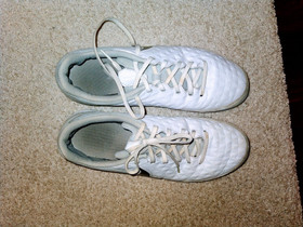 Sisäpelikengät Nike Tiempo koko 43, Pallopelit, Urheilu ja ulkoilu, Oulu, Tori.fi Sisäpelikengät Nike Tiempo koko 43, Pallopelit, Urheilu ja ulkoilu, Oulu, Tori.fi