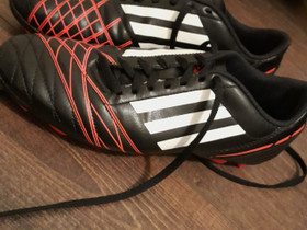 Adidas traxion nappikset, Jalkapallo, Urheilu ja ulkoilu, Oulu, Tori.fi Adidas traxion nappikset, Jalkapallo, Urheilu ja ulkoilu, Oulu, Tori.fi