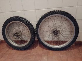 Yamaha DT endurovanteet nastoilla, Renkaat, Mototarvikkeet ja varaosat, Kuopio, Tori.fi Yamaha DT endurovanteet nastoilla, Renkaat, Mototarvikkeet ja varaosat, Kuopio, Tori.fi