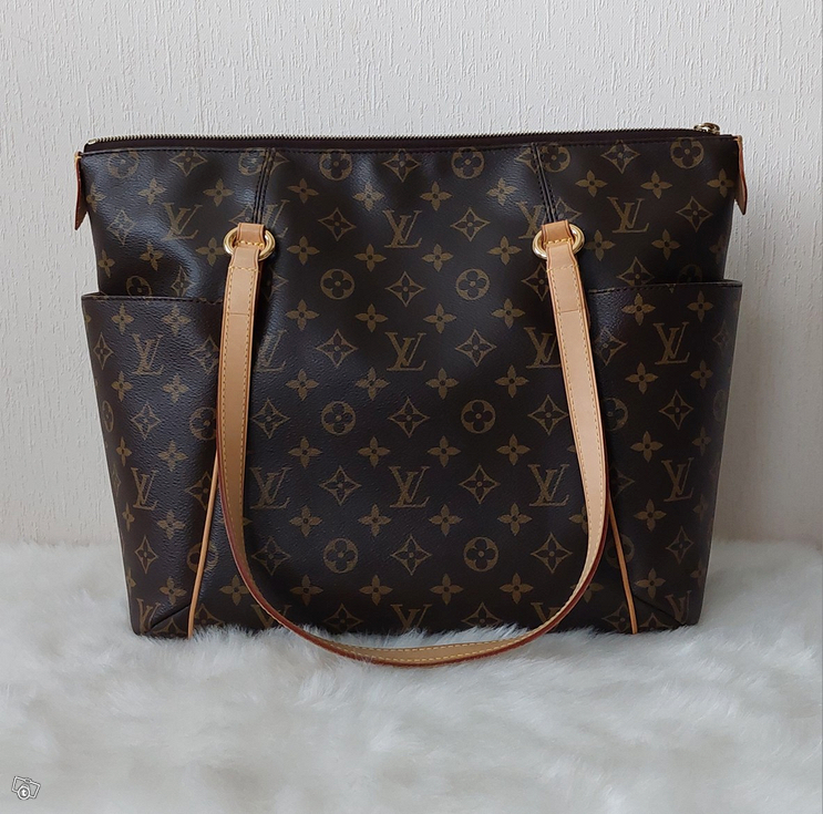 Louis Vuitton Box It Rannekoru Vernis Leather