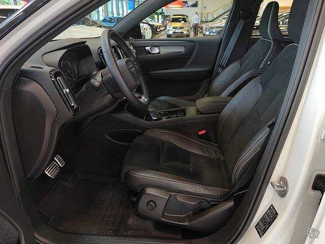 VOLVO XC40 18