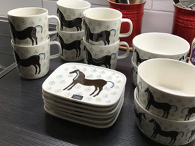 Marimekko Musta tamma astiat, Ruokailuastiat ja aterimet, Keittiötarvikkeet ja astiat, Vantaa, Tori.fi Marimekko Musta tamma astiat, Ruokailuastiat ja aterimet, Keittiötarvikkeet ja astiat, Vantaa, Tori.fi