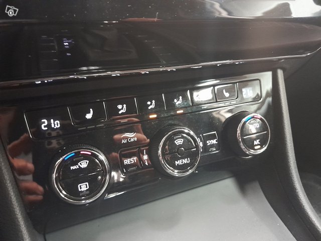 SKODA Superb 9