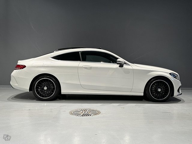 Mercedes-Benz C 8